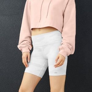 NWOT Alo yoga biker shorts size xs